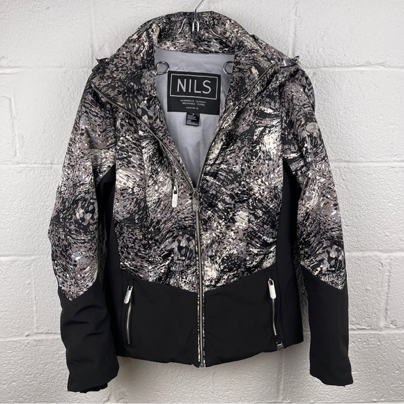 NILS Jackets & Blazers - NILS Cossette Insulated Ski Snowboard Jacket Black and White Size 6 Waterproof